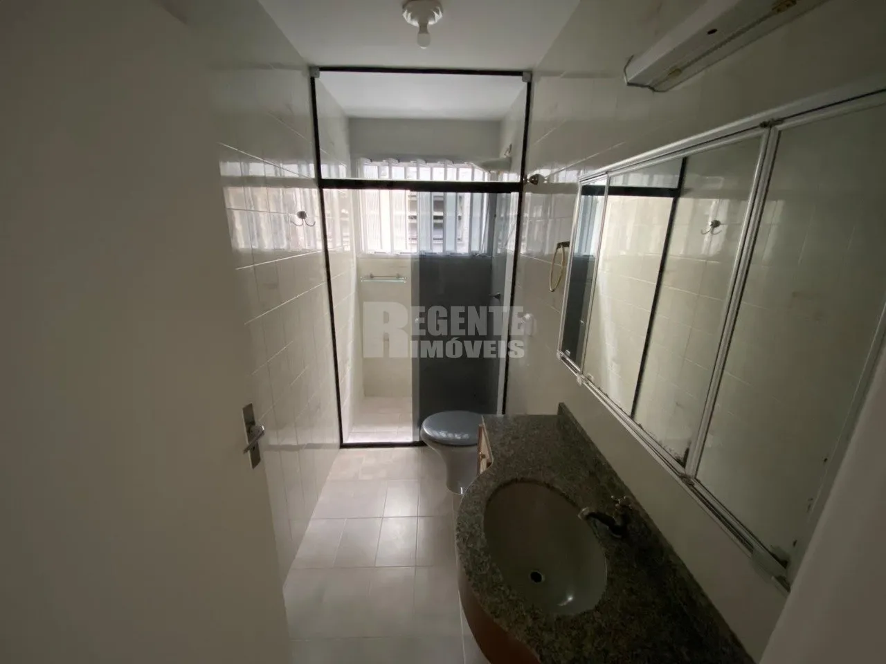 Wood or laminate floors in a 2-bedroom apartment, 80 m² — photo 3