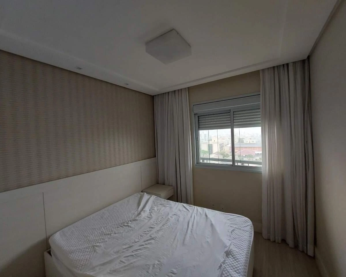 Квартира 149 м² с застеклённым балконом и грилем на балконе — photo 20