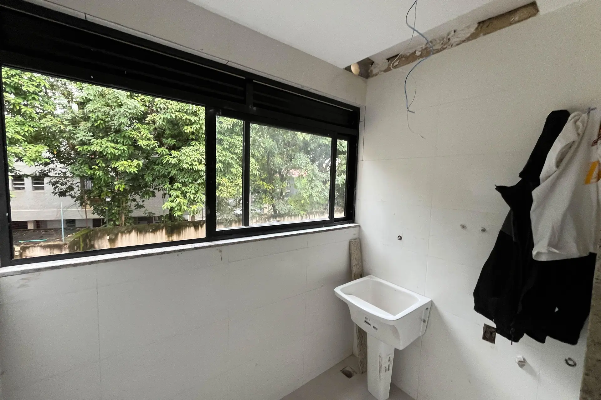 2-bedroom apartment with a mountain view — photo 15