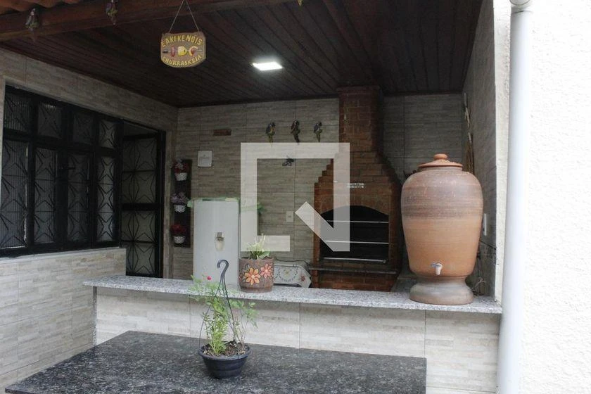 Furnished 225 m² house with 3 bedrooms and 8 parking spots — photo 44