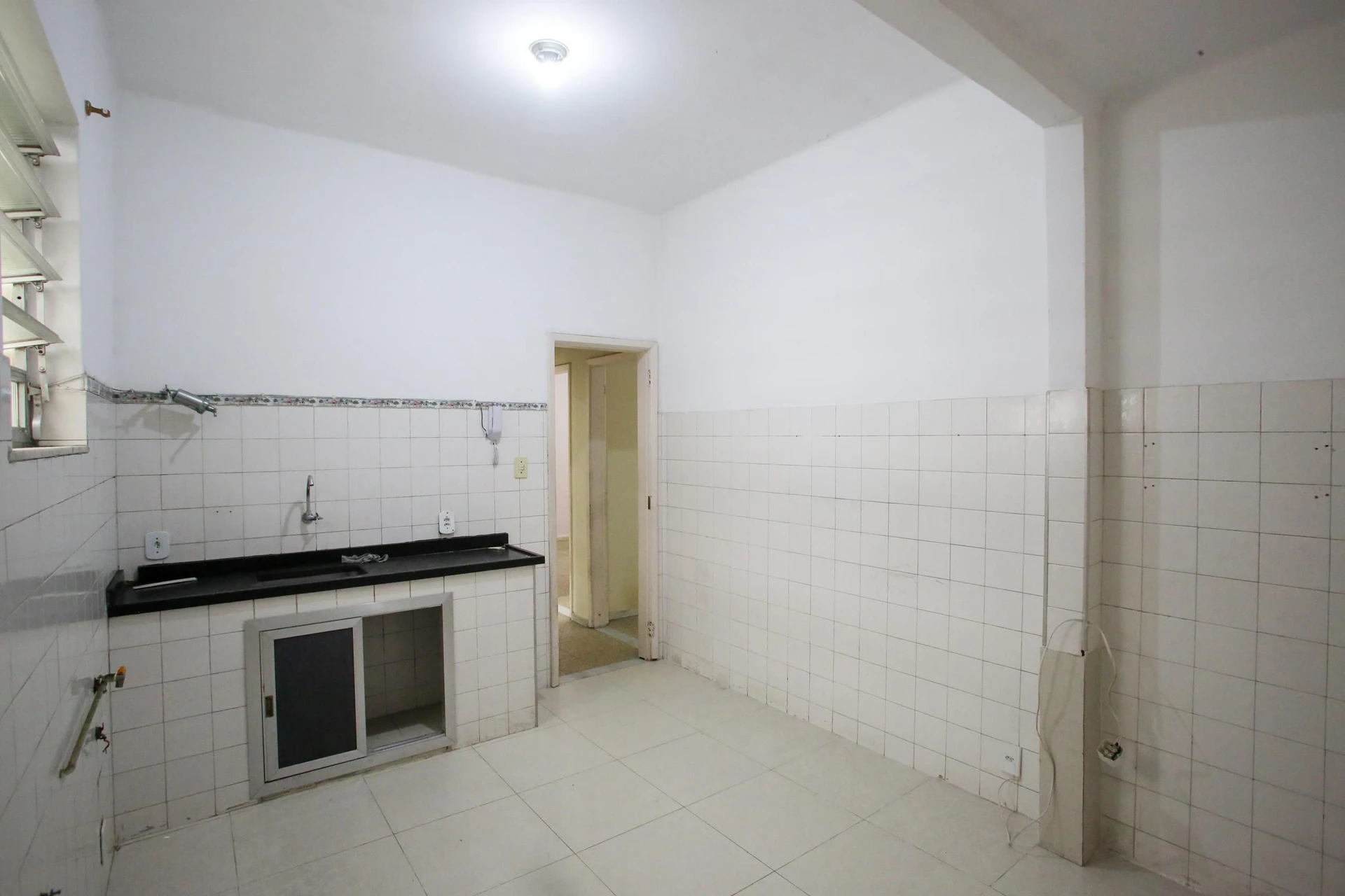 2-bedroom apartment with 2 bathrooms and no parking — photo 13