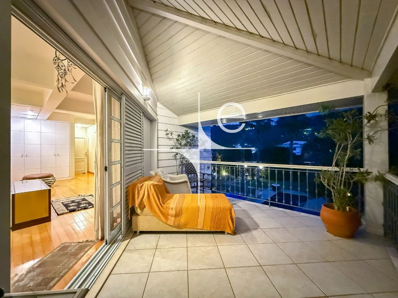 Casa mobiliada com 5 quartos e 4 vagas, com jardim — photo 4