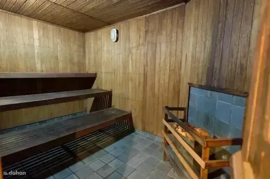 Apartment with 4 bedrooms, 5 bathrooms and 380 m² plus balcony — photo 24