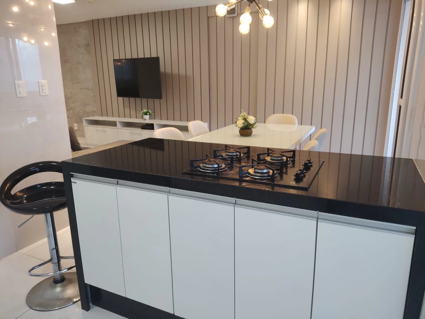 Квартира 92 м² із заскленим балконом та панорамними вікнами — photo 5