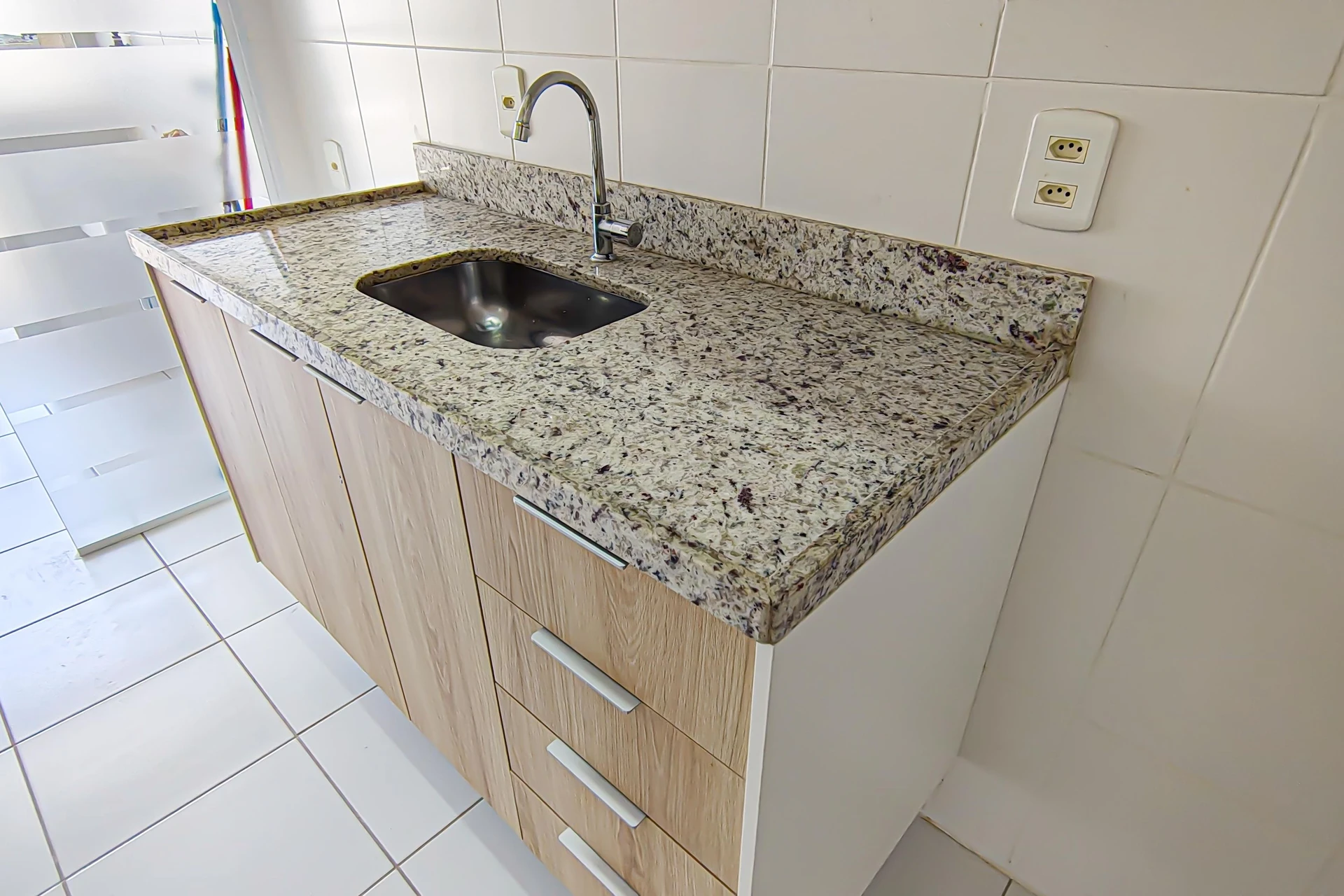 Unfurnished 2-bedroom apartment with en-suite bathrooms — photo 22
