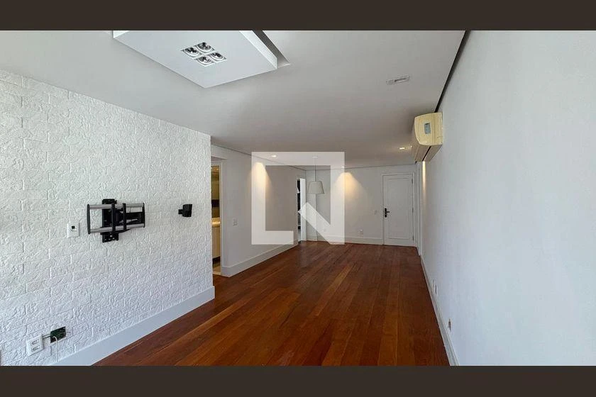 Apartment, 123 m², with a glass-enclosed balcony