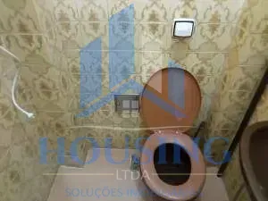 Wood or laminate floors in a one-bedroom apartment, 52 m² — photo 39