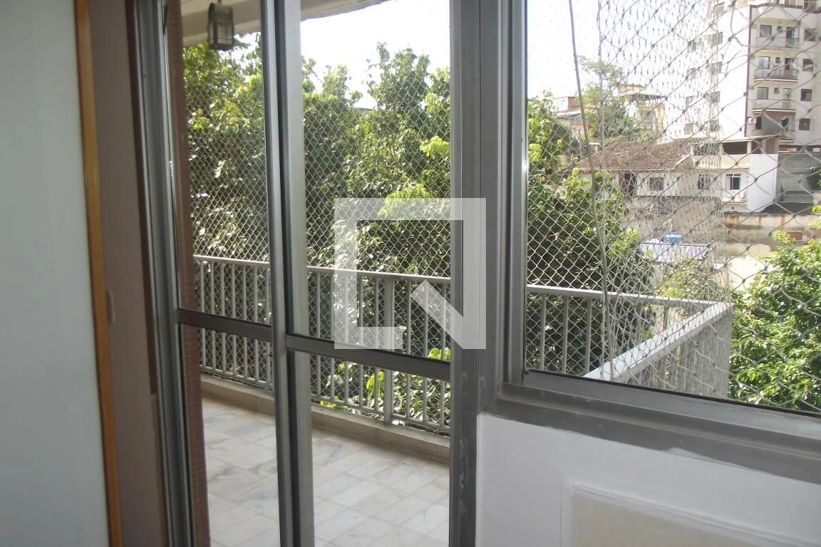 Unfurnished 2-bedroom apartment with a suite bathroom — photo 16