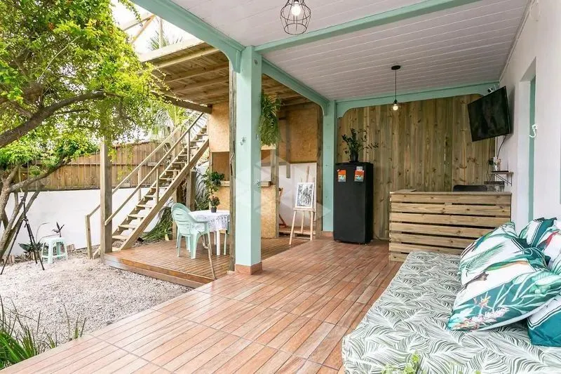 Unfurnished house with 5 bedrooms and 4 baths
