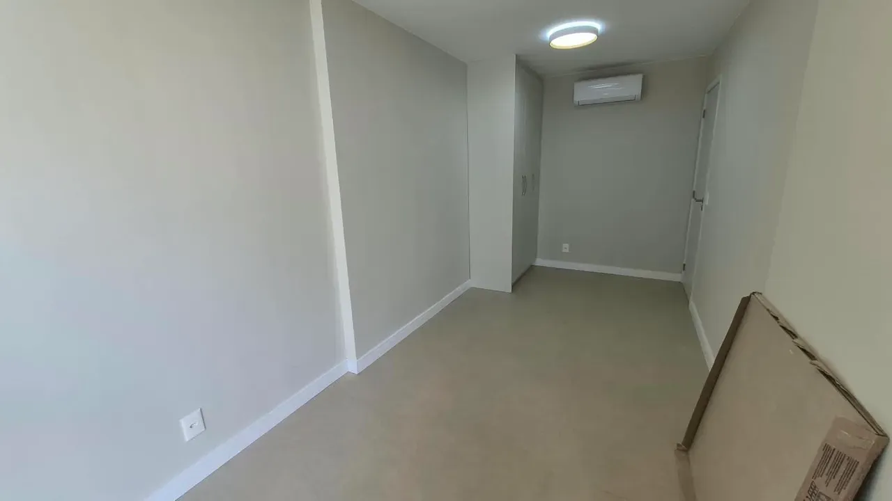 3-bedroom apartment with floor-to-ceiling windows — photo 11