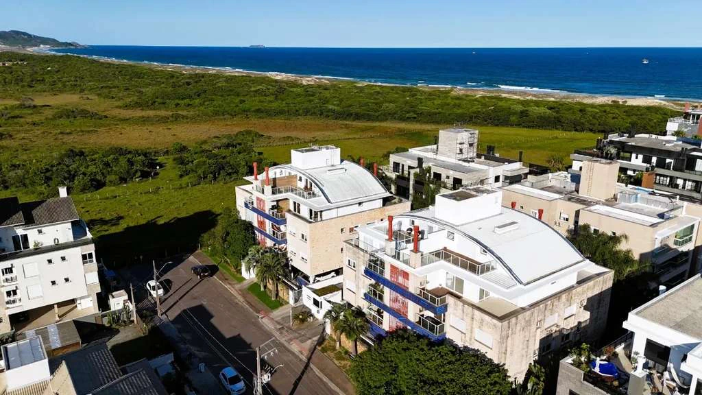 Penthouse with 3 en-suite bedrooms and enclosed balcony