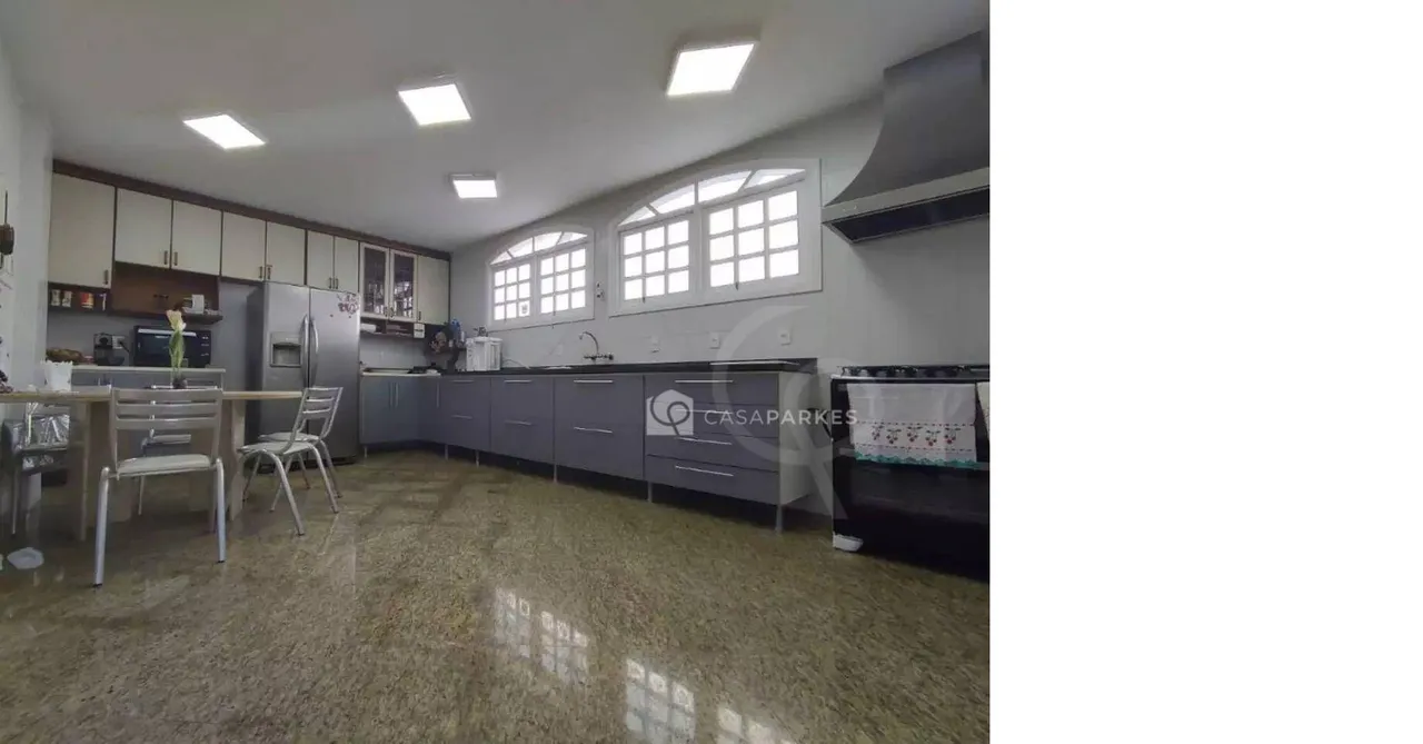 Casa mobiliada de 4 quartos e 5 banheiros com cozinha fechada — photo 2
