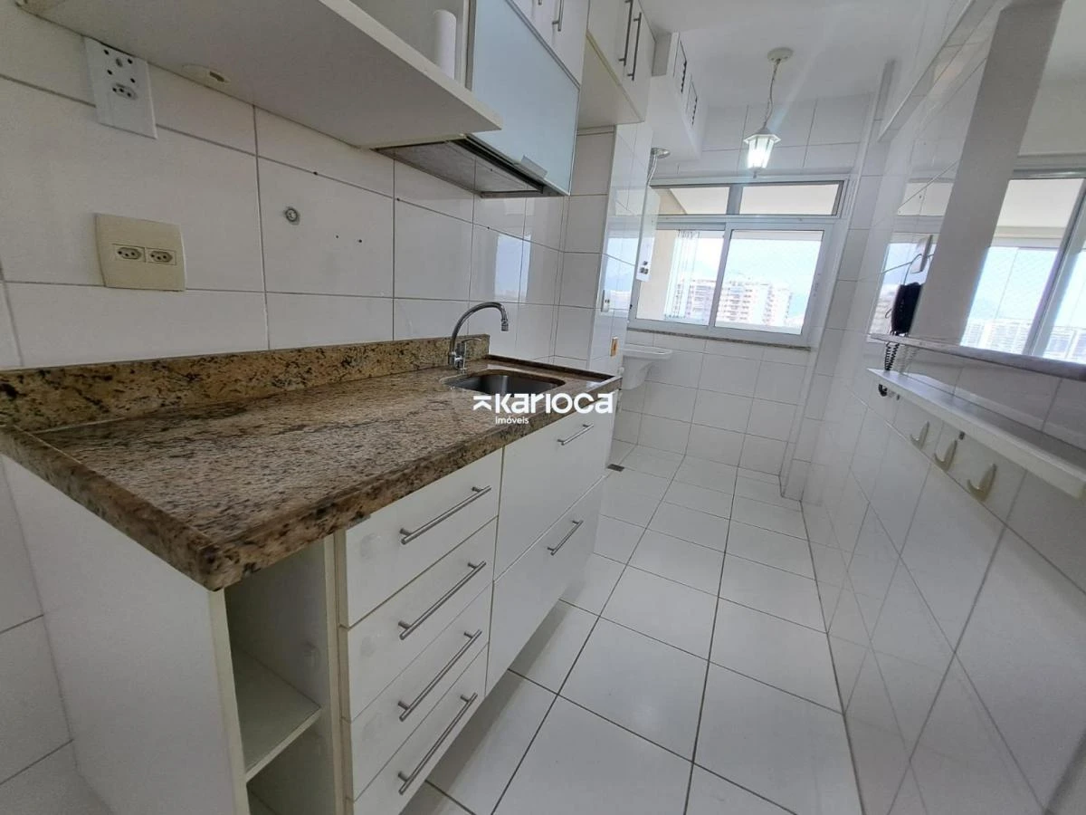 Glass-enclosed balcony in a 3-bedroom apartment, 75 m² — photo 4