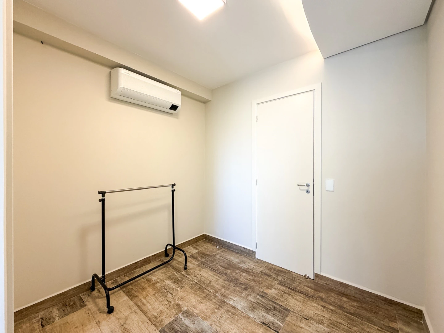 Floor-to-ceiling windows in a 3-bedroom apartment, 106 m² — photo 21