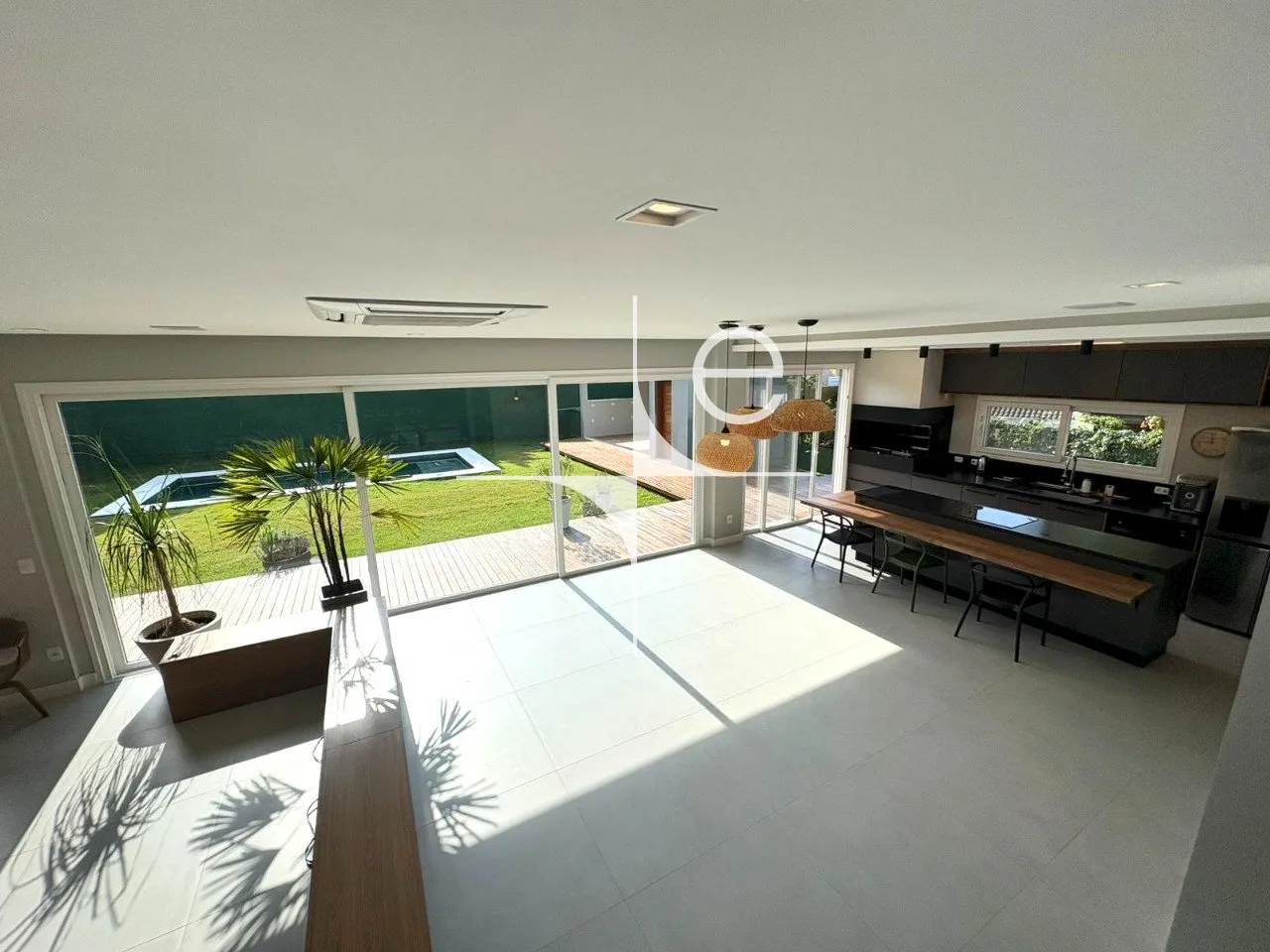Furnished house with 4 en-suite bedrooms, balcony — photo 4