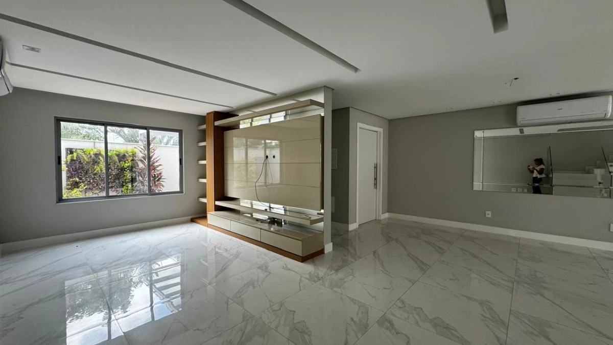 Condominium house with 3 en-suite bedrooms and 300 m² — photo 5