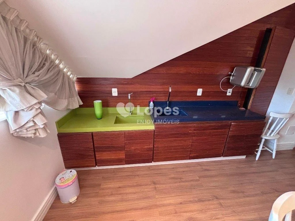 Unfurnished house with 7 bedrooms and 10 bathrooms — photo 46