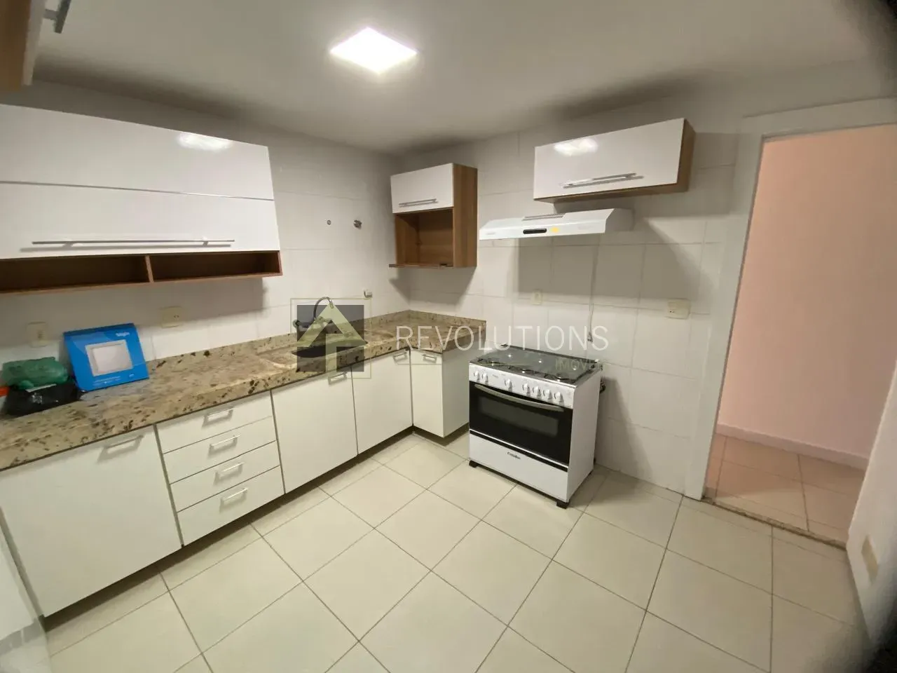 Apartamento de 3 quartos com 5 banheiros e cozinha fechada — photo 25