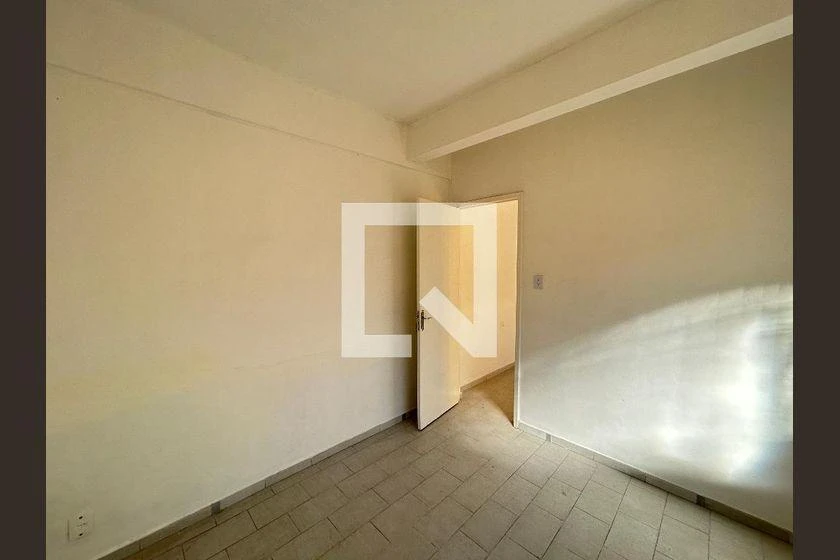 Balcony with a grill in a one-bedroom house, 62 m² — photo 15