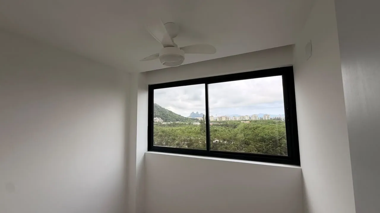 Apartamento com janelas do piso ao teto, Camorim