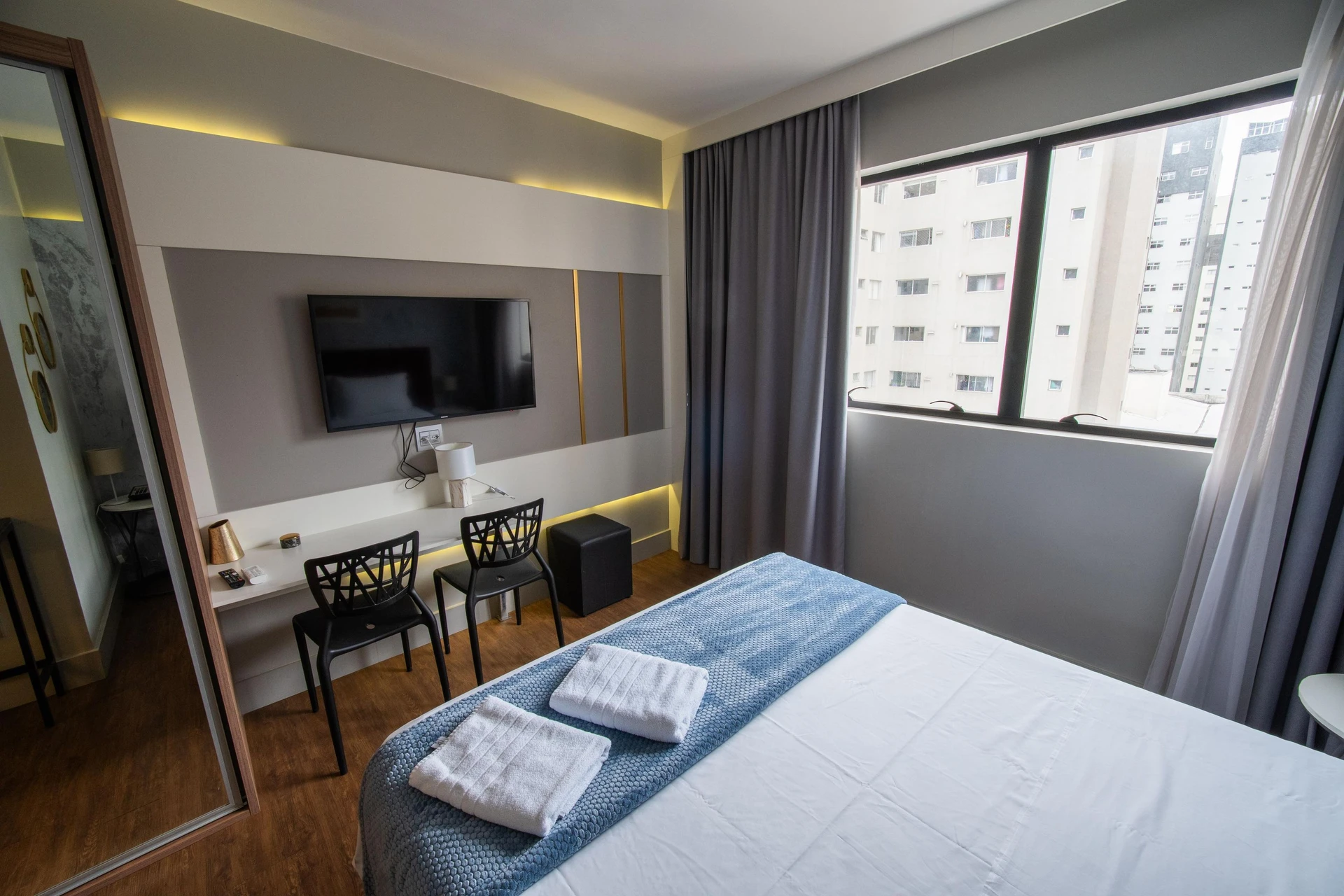 Furnished studio with 1 bedroom and 1 bathroom — photo 3