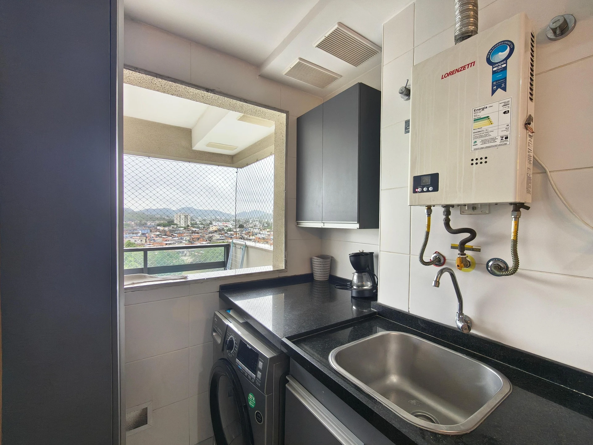 3-bedroom apartment with a mountain view — photo 25