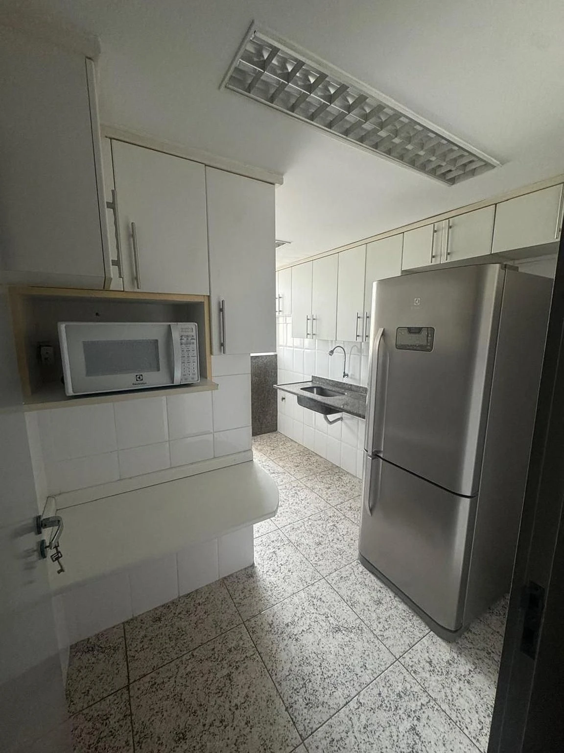 Apartment with 3 bedrooms and 4 bathrooms, balcony sink — photo 45