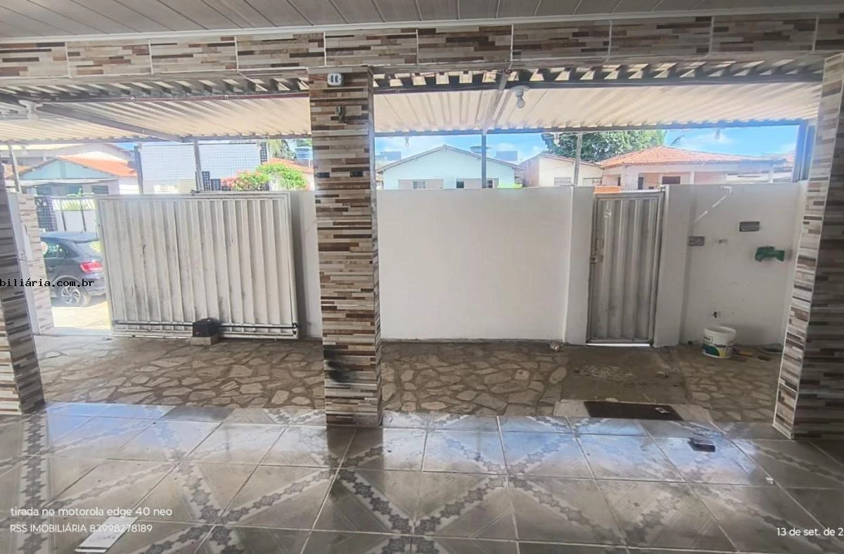 House with 3 bedrooms, 1 suite, and 3 parking spots