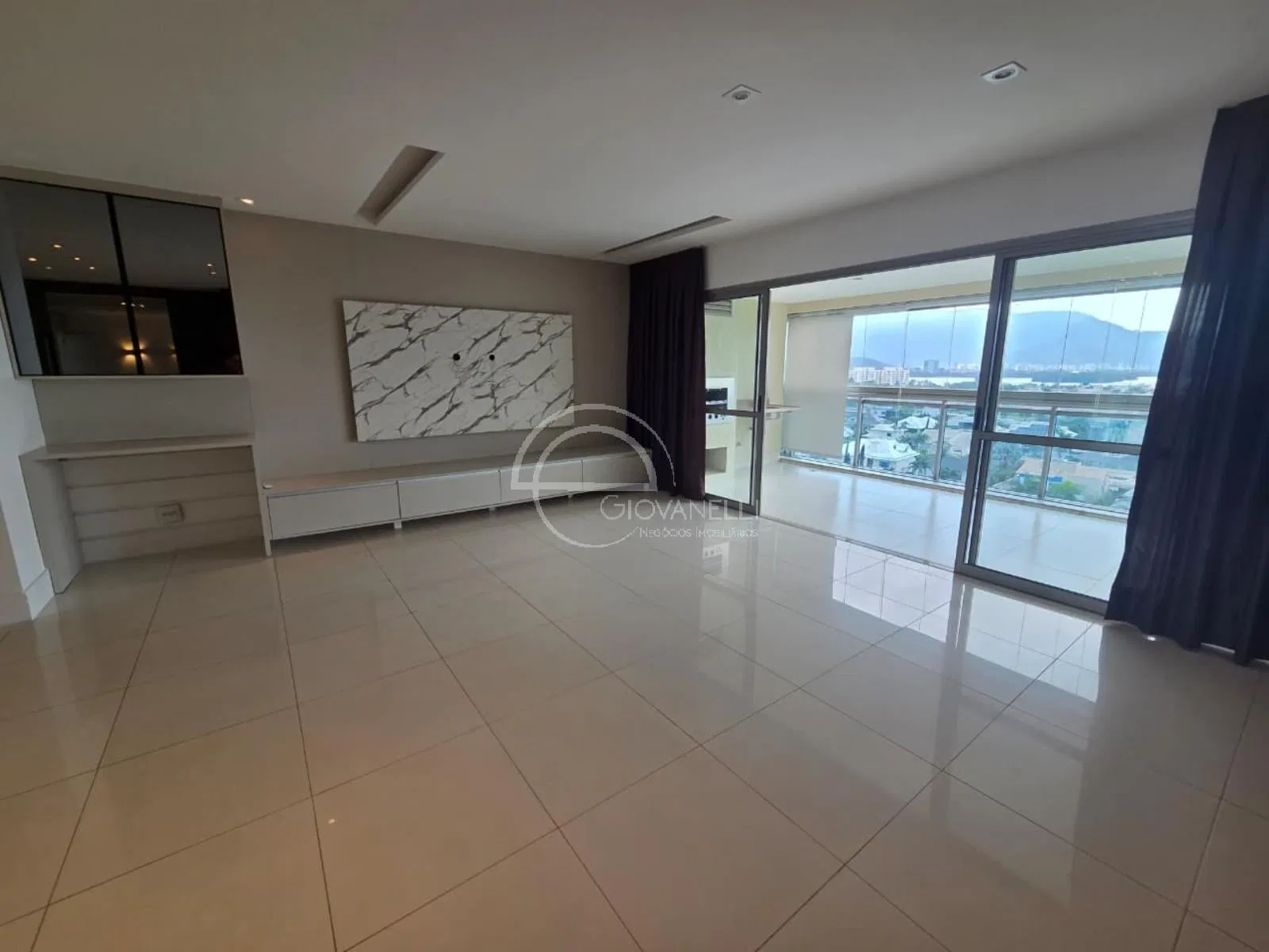 4-bedroom apartment with an enclosed gourmet balcony — photo 12