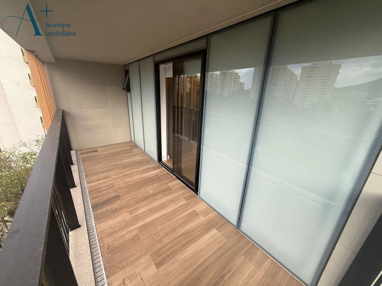 Furnished apartment with open-plan kitchen and 2 bedrooms — photo 4
