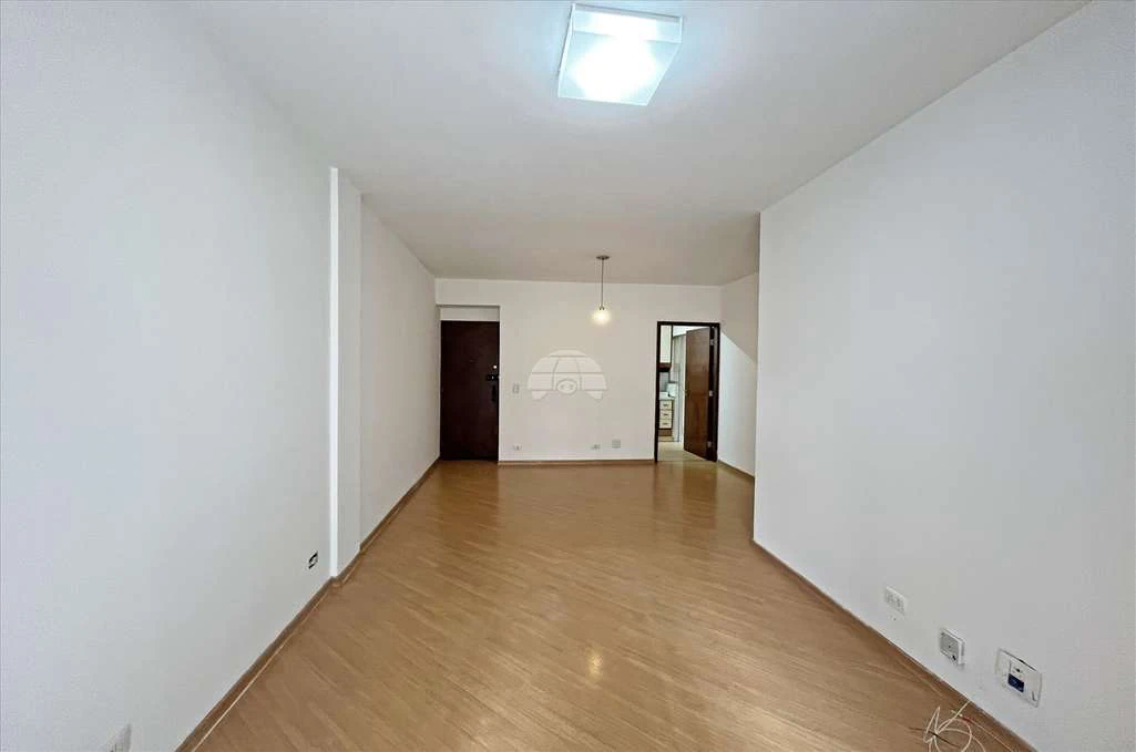 Unfurnished 3-bedroom apartment with private garden — photo 5