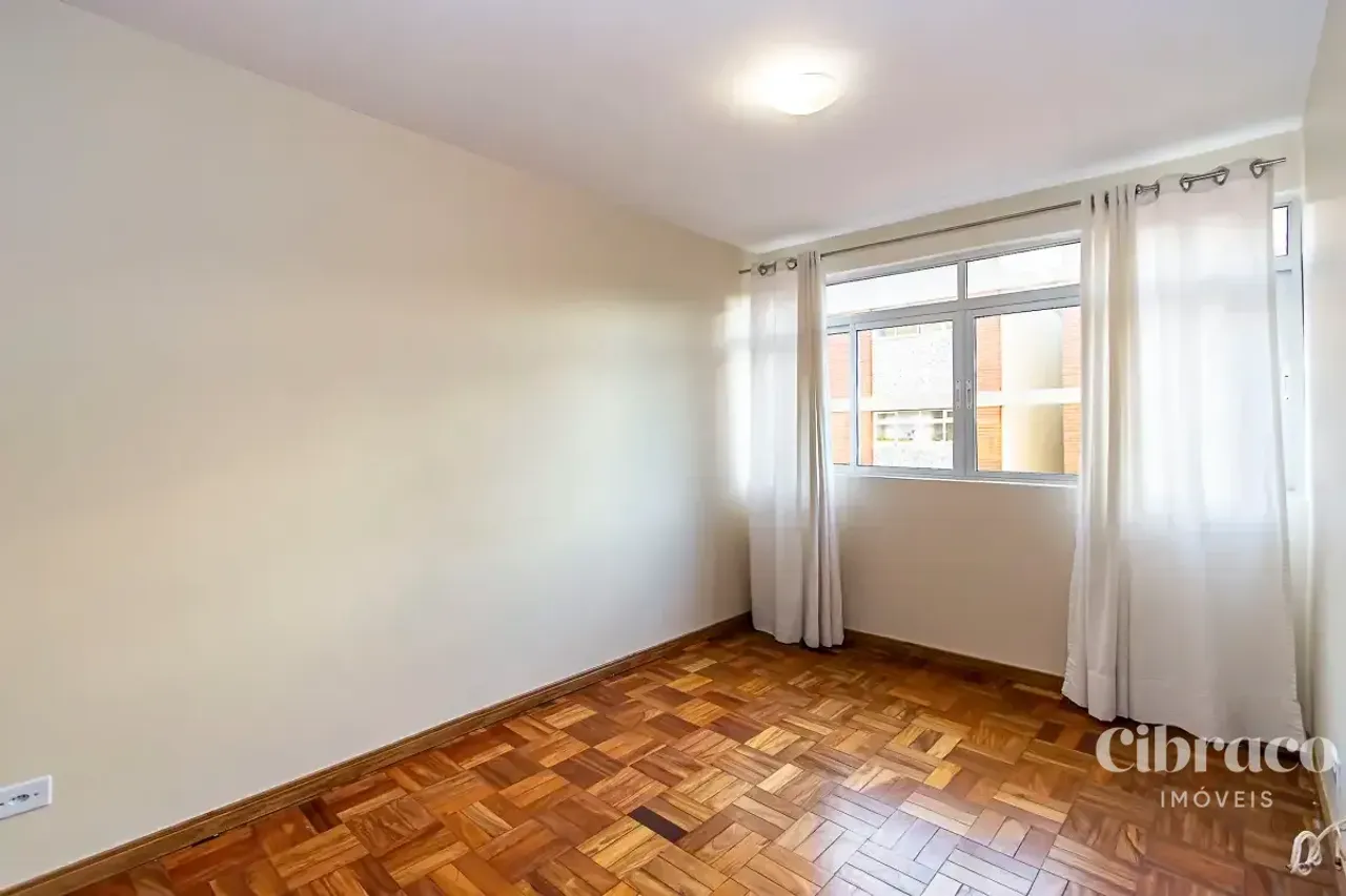 Apartamento de aluguel com 2 quartos e piso de madeira — photo 7