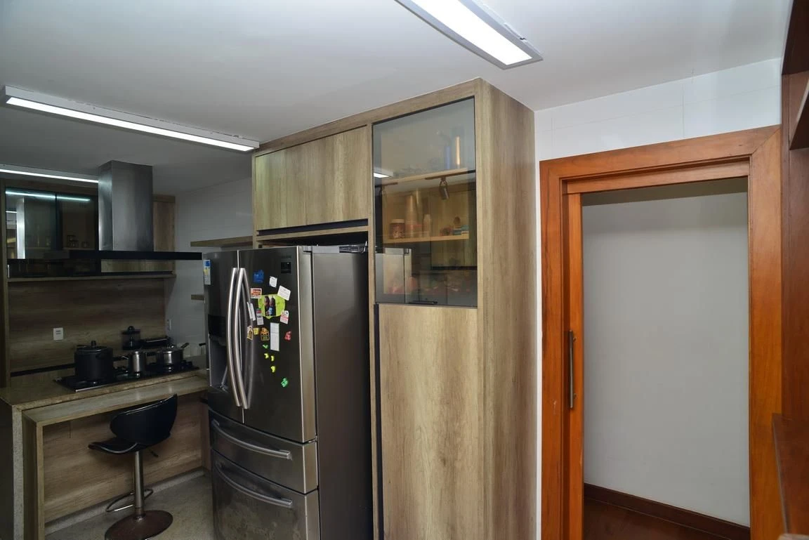 Furnished apartment, 300 m², with a glass-enclosed balcony — photo 41