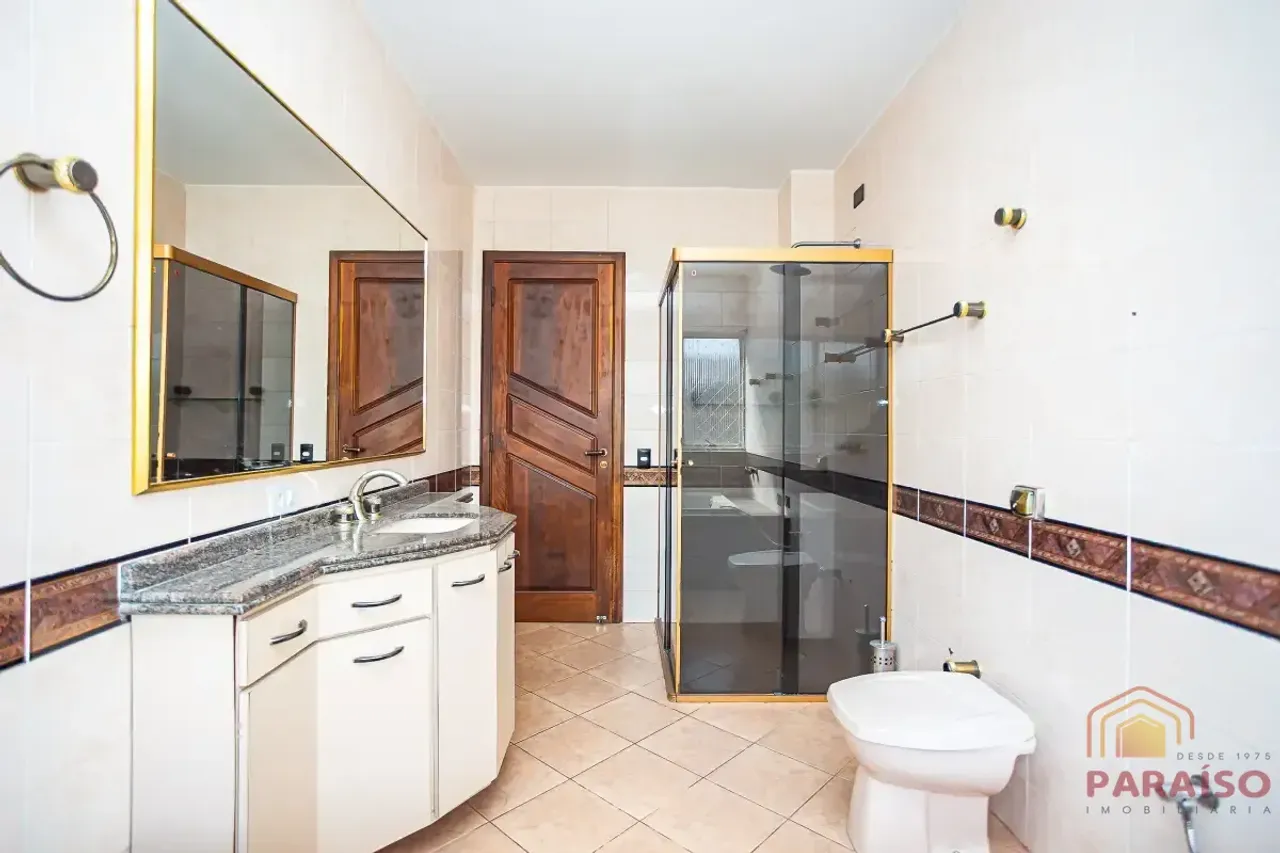 202 m² apartment with 3 bedrooms and a balcony — photo 15