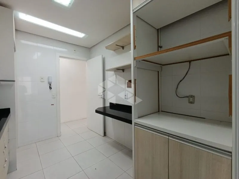 Apartamento de 87 m² sem mobília com cozinha separada — photo 13