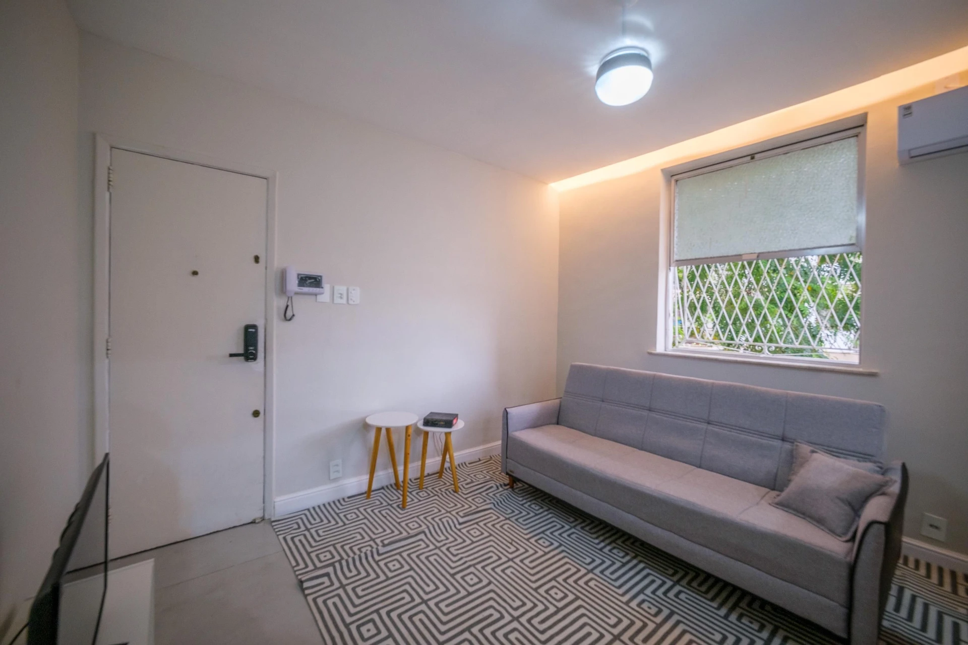 Apartamento amueblado de 1 dormitorio con cocina abierta — photo 17