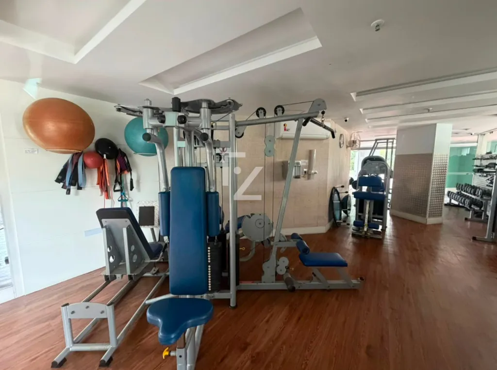 Duplex apartment on the 20th floor with city and water views — photo 57