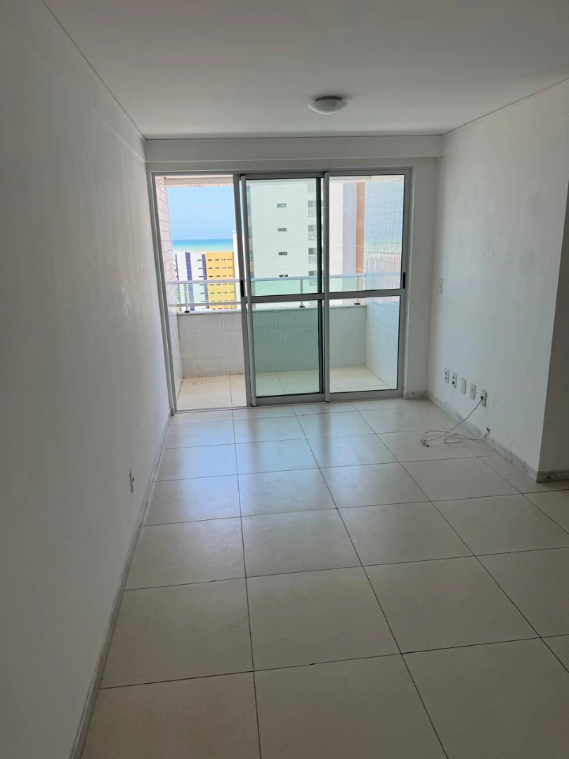 4-bedroom apartment in a building with a gym