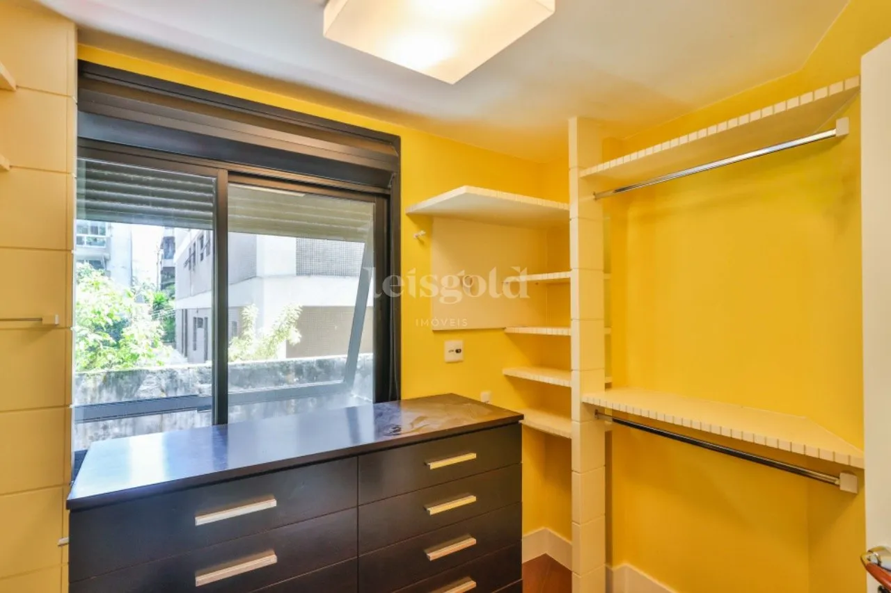Floor-to-ceiling windows in a 2-bedroom apartment, 230 m² — photo 21