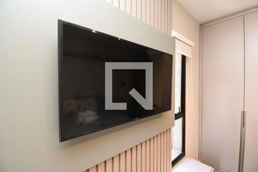 Furnished 1-bedroom apartment with enclosed balcony — photo 20