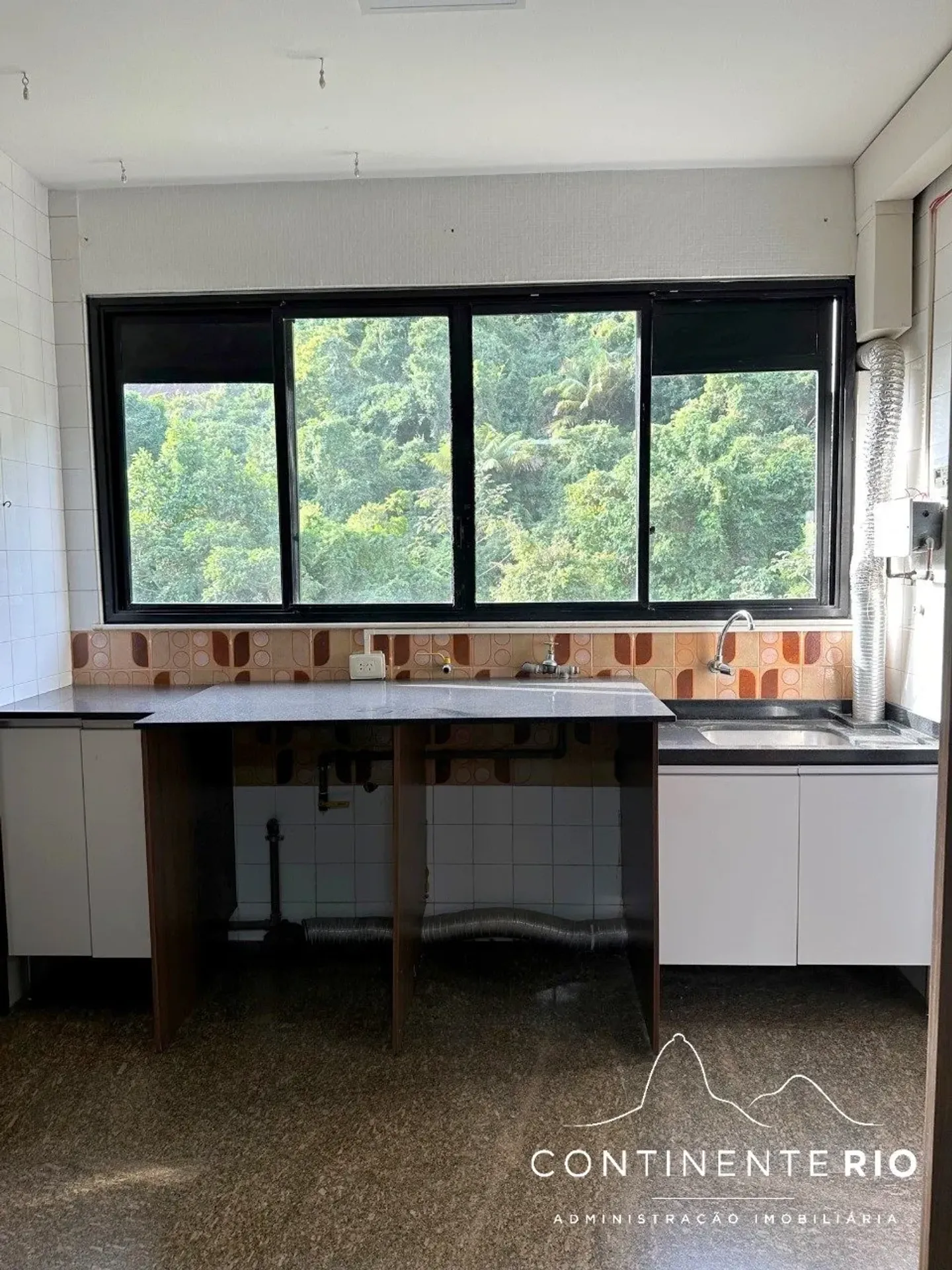 Apartamento con 4 dormitorios y balcón acristalado — photo 28