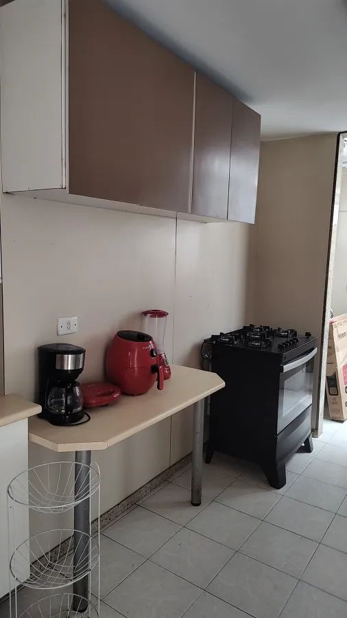 3-bedroom rental apartment with enclosed glass balcony — photo 27
