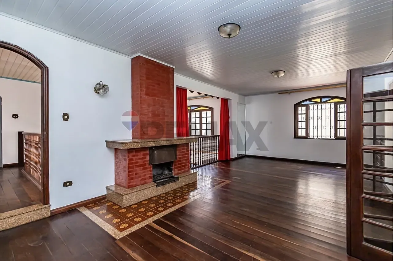 House with 3 bedrooms, 1 en-suite and private garden 309 m²