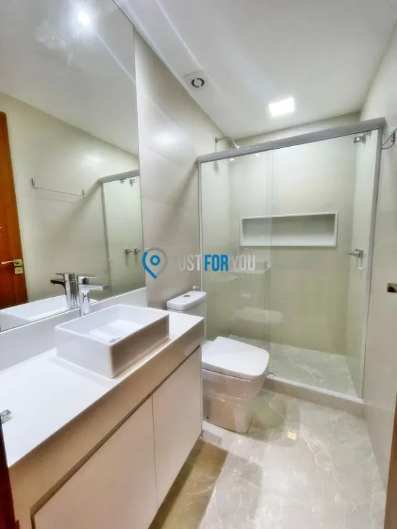 Casa mobiliada com 4 suítes e 330 m² com 2 vagas