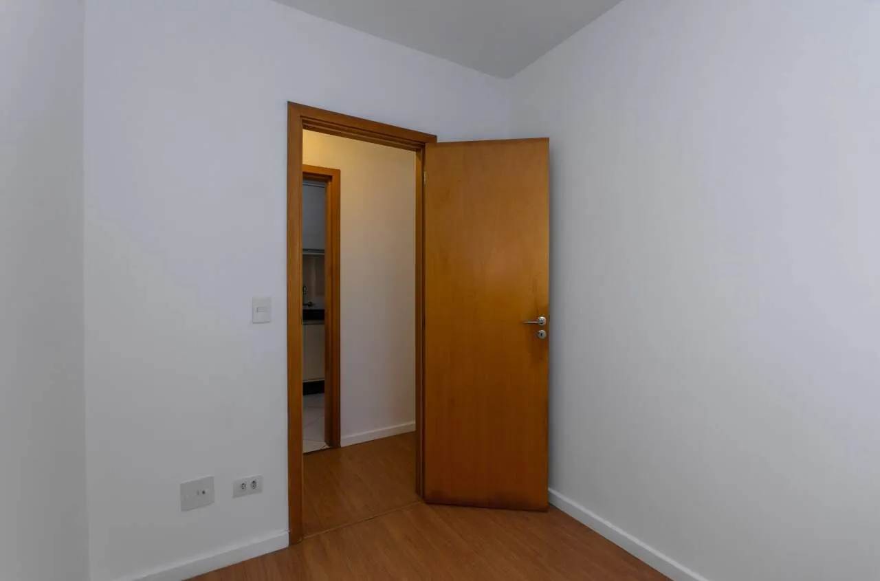 Wood or laminate floors in a 2-bedroom apartment, 60 m² — photo 19