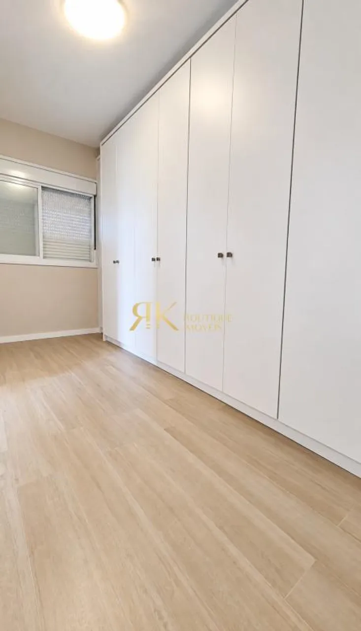 2-bedroom apartment with floor-to-ceiling windows — photo 8