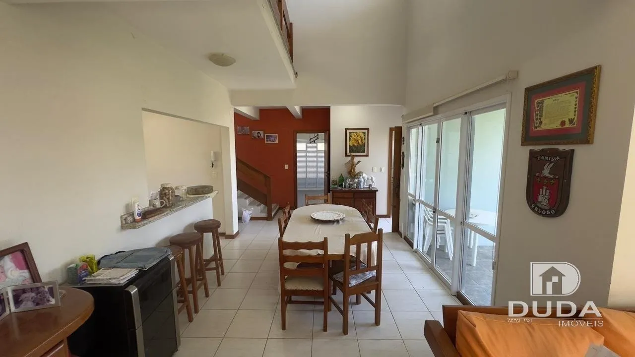 House with 3 bedrooms, 4 bathrooms and a private garden