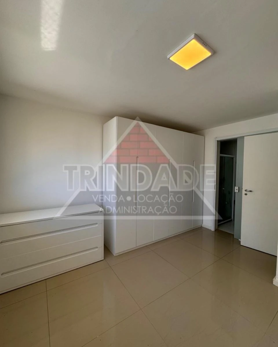 Квартира 229 м² с грилем на балконе и застеклённым балконом — photo 15