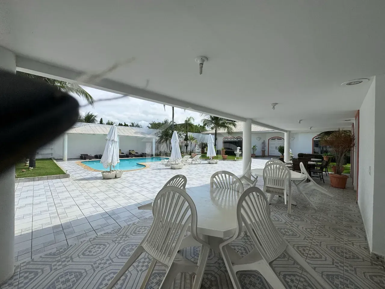 House with 5 bedrooms and 5 baths with tile floors — photo 6
