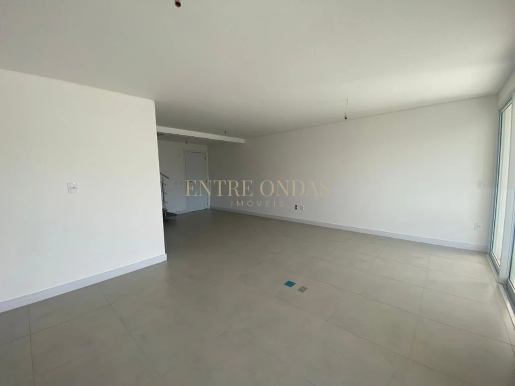 Duplex apartment with enclosed balcony and open kitchen — photo 14